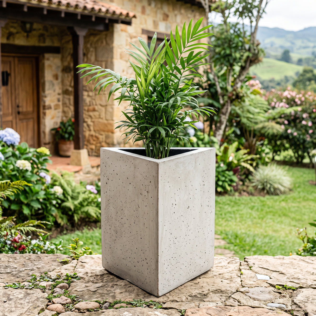 Triangular en Concreto 20x20x30 cm