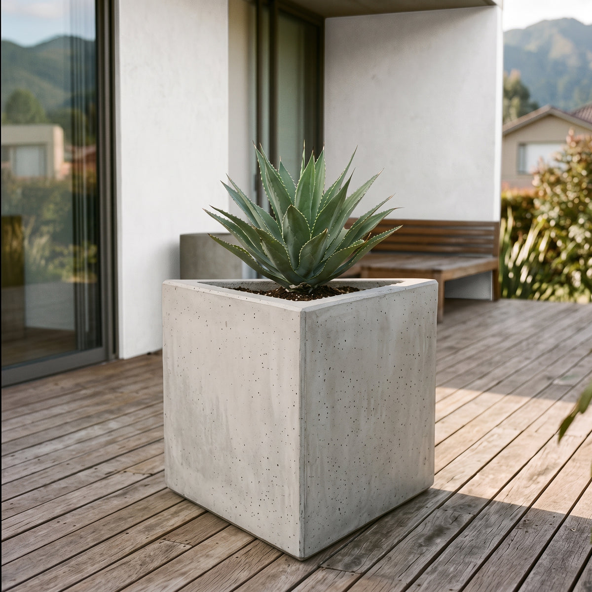 Triangular en Concreto 70x70x80 cm