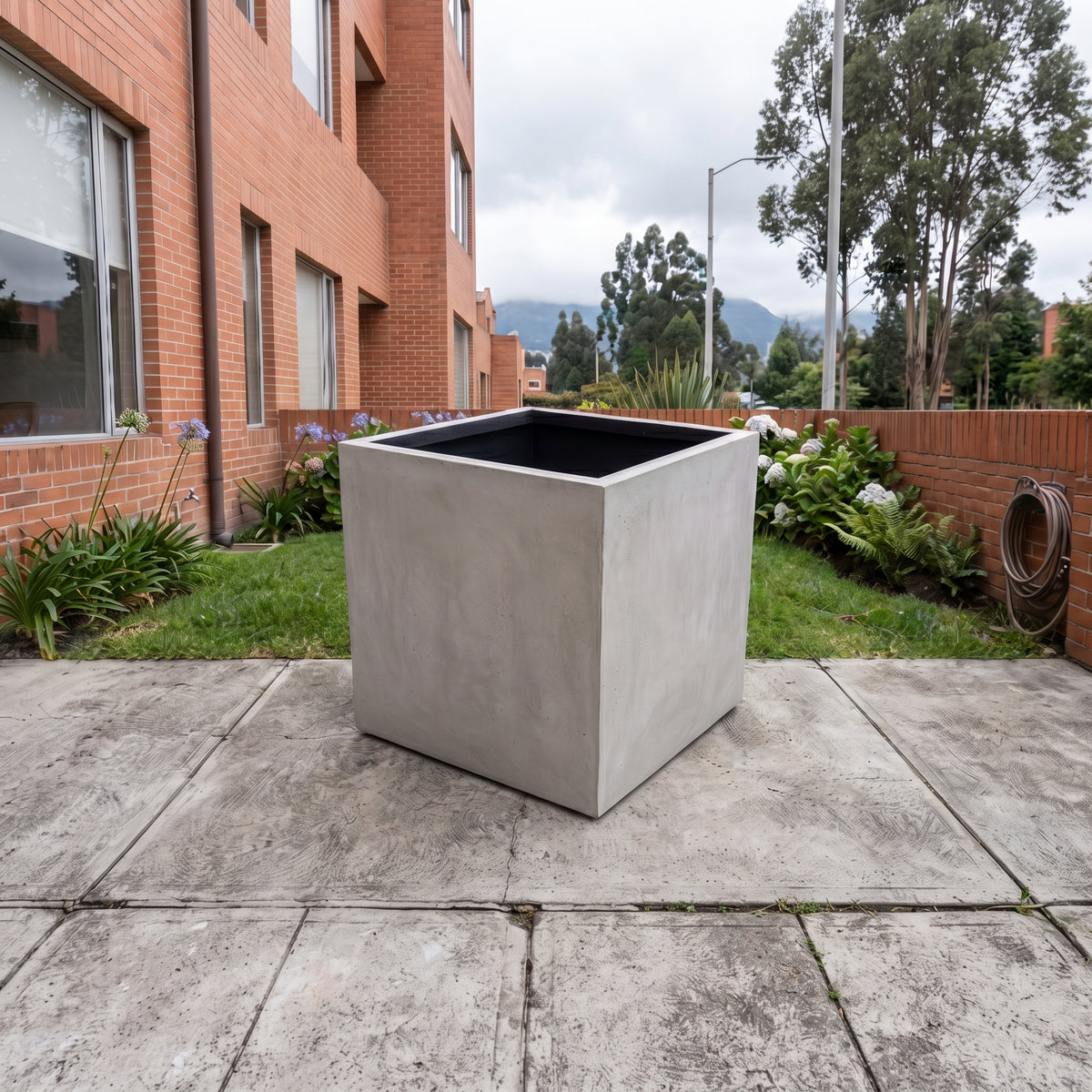 Jardinera en Concreto 110x70x110 cm