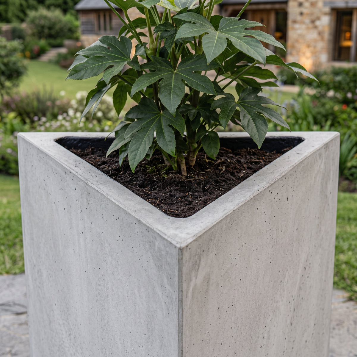 Triangular en Concreto 40x40x80 cm — foto 4 de 5